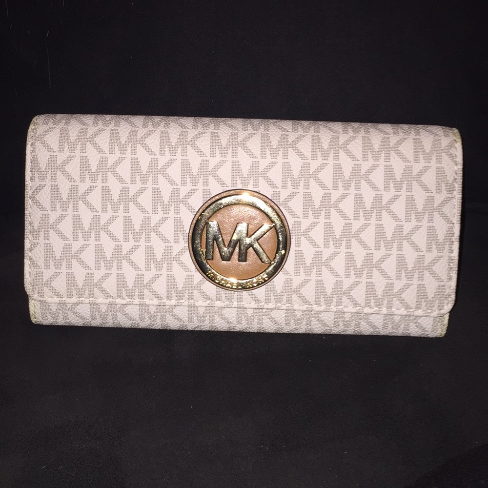 New Michael Kors wallet - Picture 1 of 7